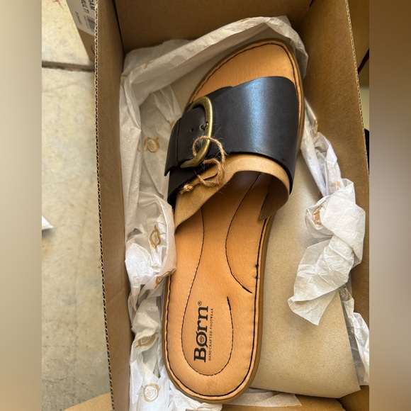 Born Shoes - 🎉LAST PIECE🎉Born Miarra Big Buckle Slide Sandals - Leather